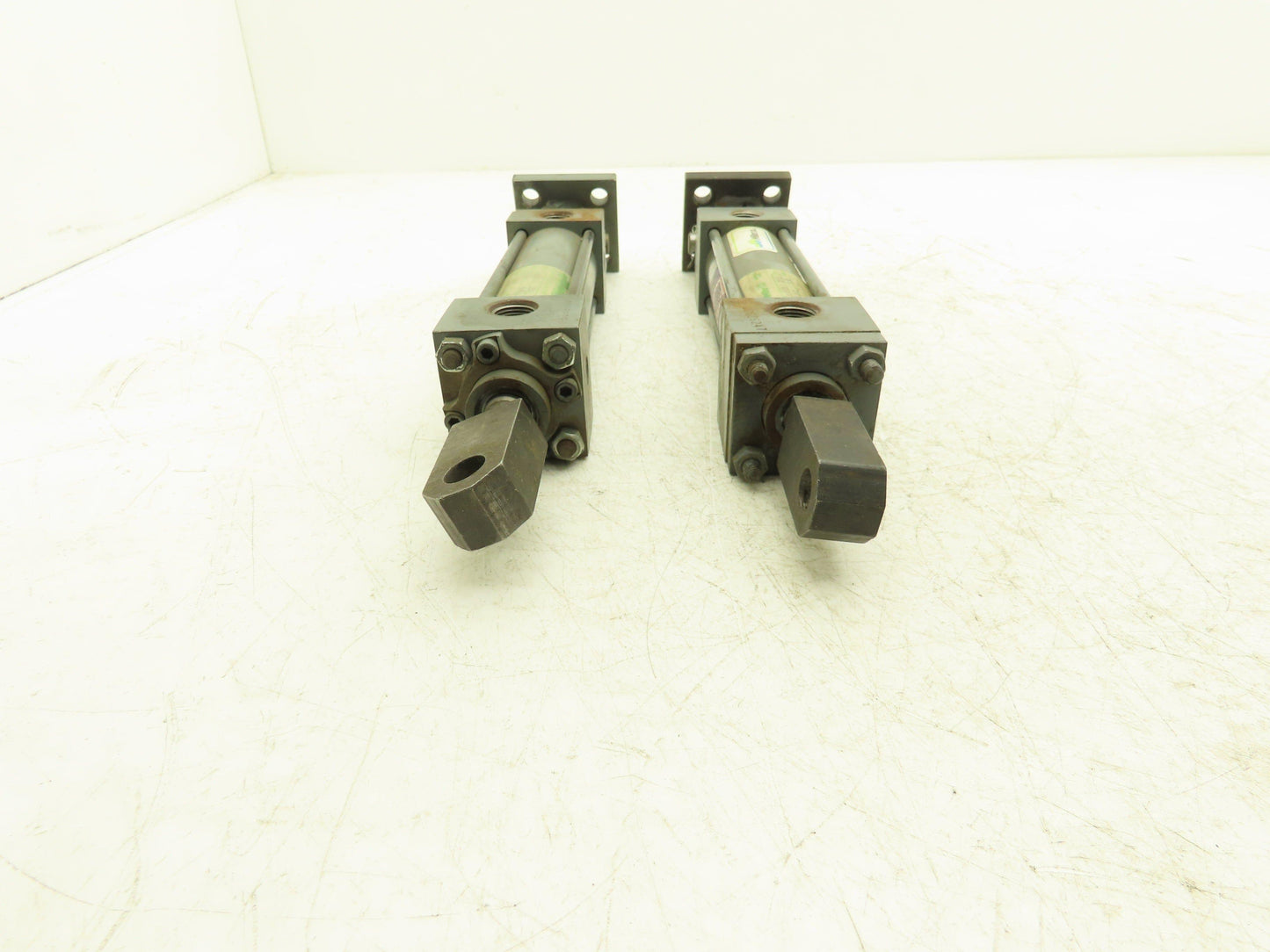Miller A86R2B/A50B2B Pneumatic Air Cylinder 1-1/2" Bore 4" Stroke Lot of 2
