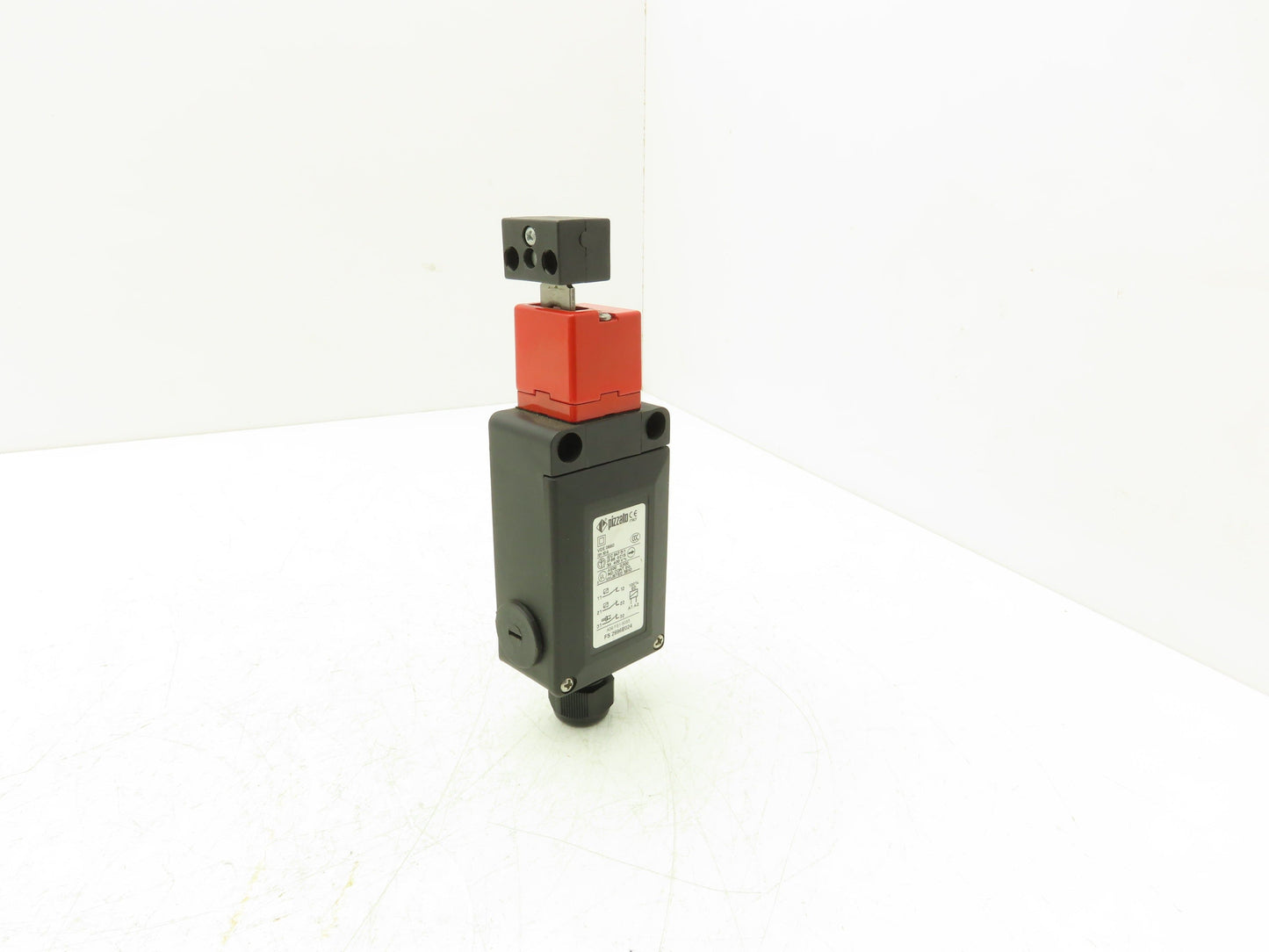 Pizzato FS 2996E024 Safety Switch Locked Actuator 24VAC/DC IP67 With Actuator