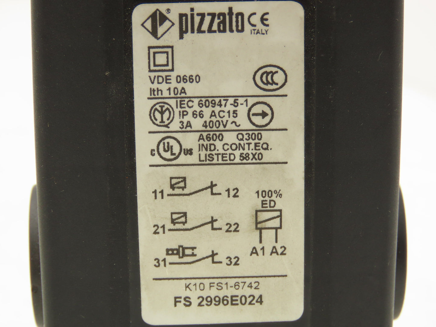 Pizzato FS 2996E024 Safety Switch Locked Actuator 24VAC/DC IP67 Without Actuator