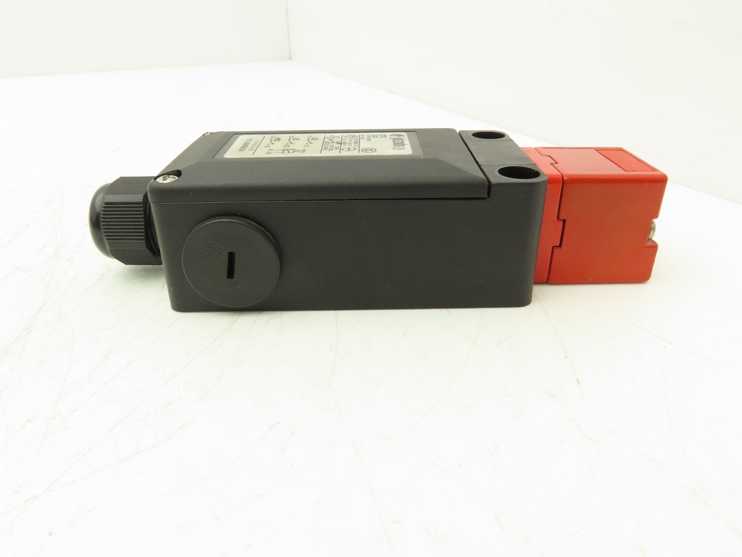 Pizzato FS 2996E024 Safety Switch Locked Actuator 24VAC/DC IP67 Without Actuator