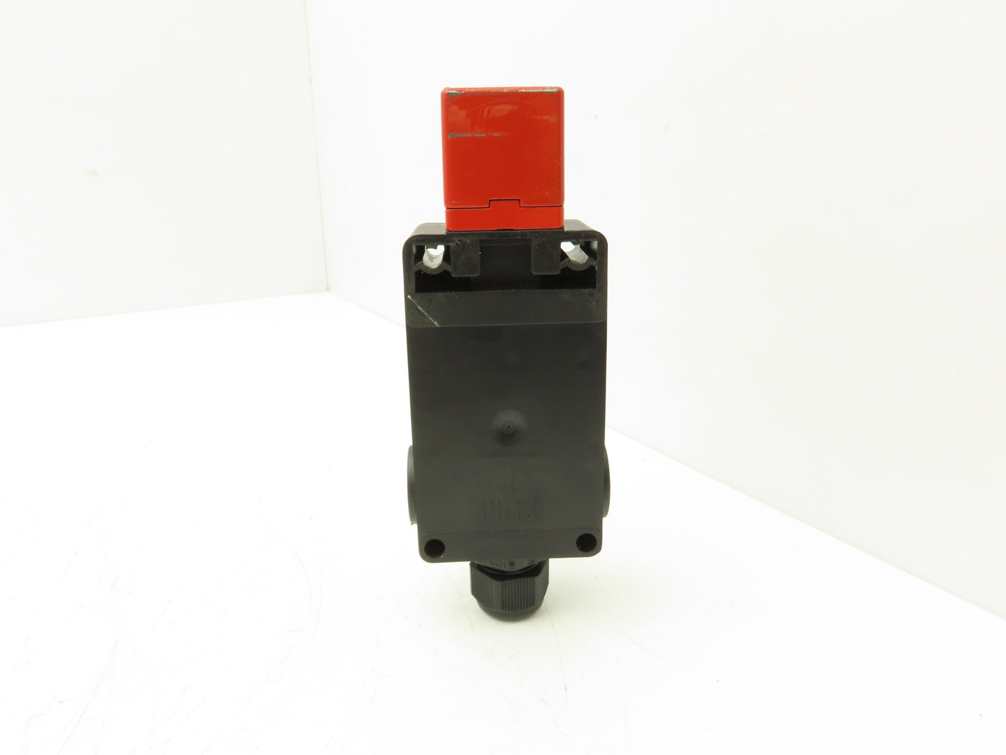 Pizzato FS 2996E024 Safety Switch Locked Actuator 24VAC/DC IP67 Without Actuator