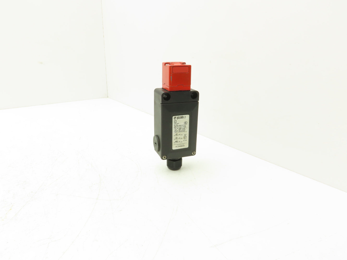 Pizzato FS 2996E024 Safety Switch Locked Actuator 24VAC/DC IP67 Without Actuator