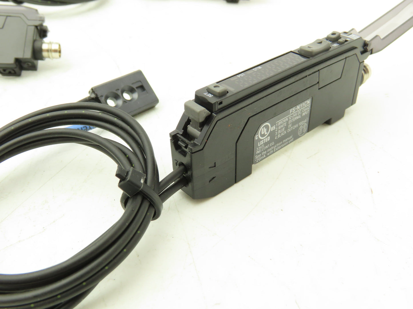 Keyence FS-N11CN Fiber Optic Sensor 24V Various Cable Lengths Included Lot of 5