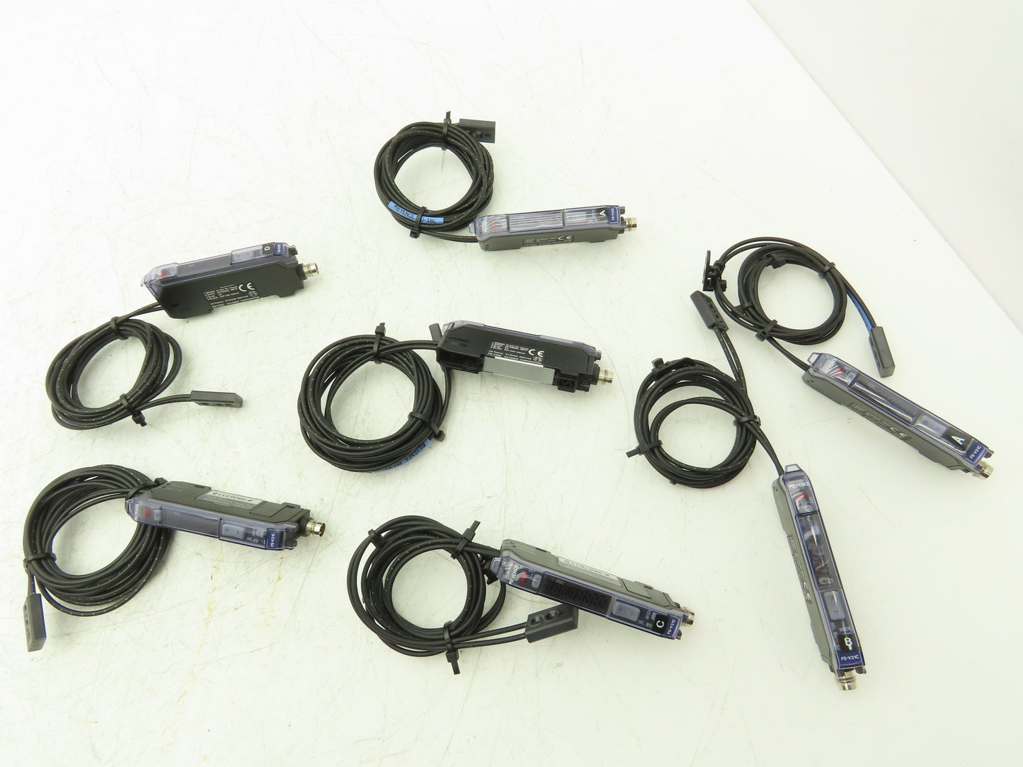 Keyence FS-V31C Fiber Optic Sensor 24V Various Cable Lengths Included Lot of 7