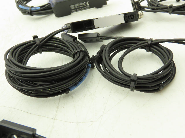 Keyence FS-V31C Fiber Optic Sensor 24V Various Cable Lengths Included Lot of 7