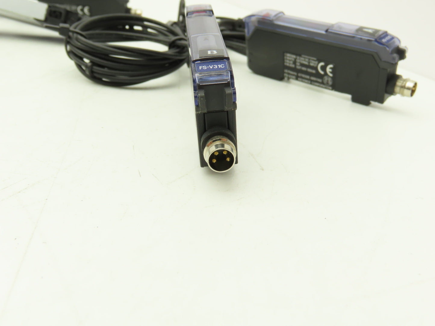 Keyence FS-V31C Fiber Optic Sensor 24V Various Cable Lengths Included Lot of 7