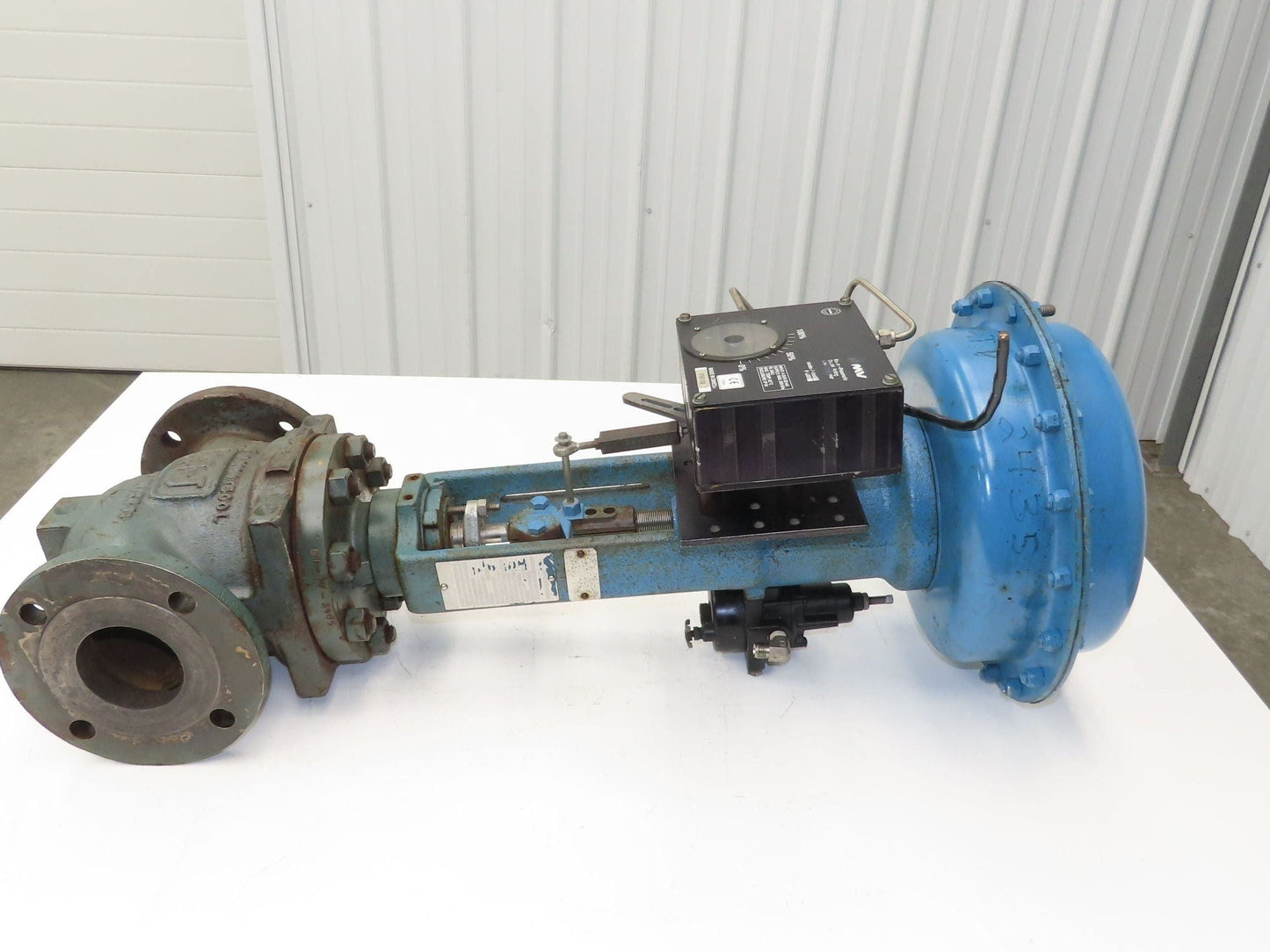 Neles-Jamesbury G110LGC32QC8Y 3" ANSI Globe Valve with Pneumatic Positioner