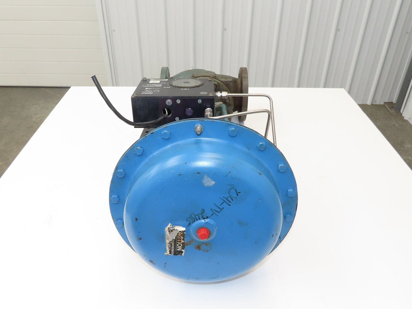 Neles-Jamesbury G110LGC32QC8Y 3" ANSI Globe Valve with Pneumatic Positioner