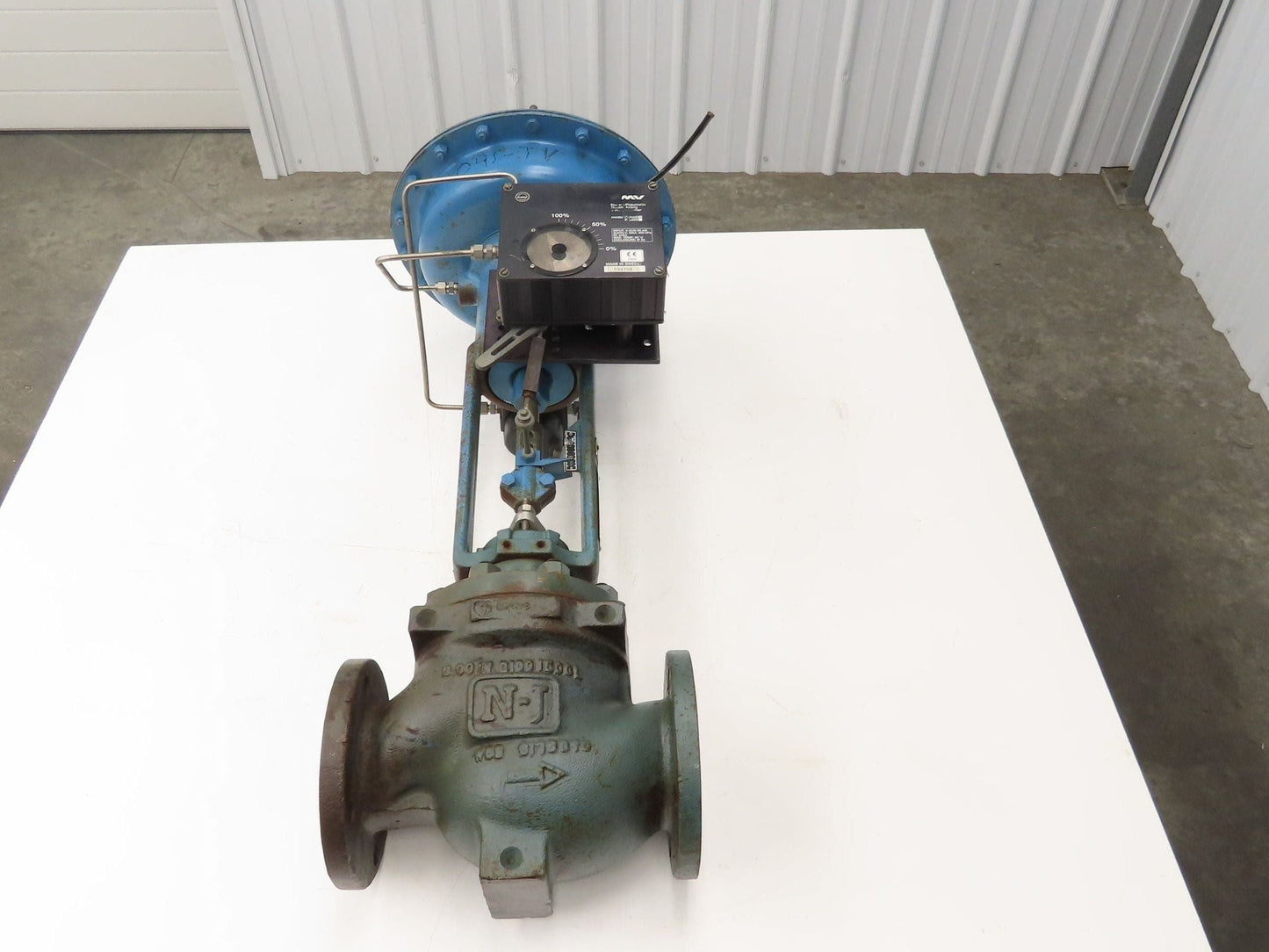 Neles-Jamesbury G110LGC32QC8Y 3" ANSI Globe Valve with Pneumatic Positioner