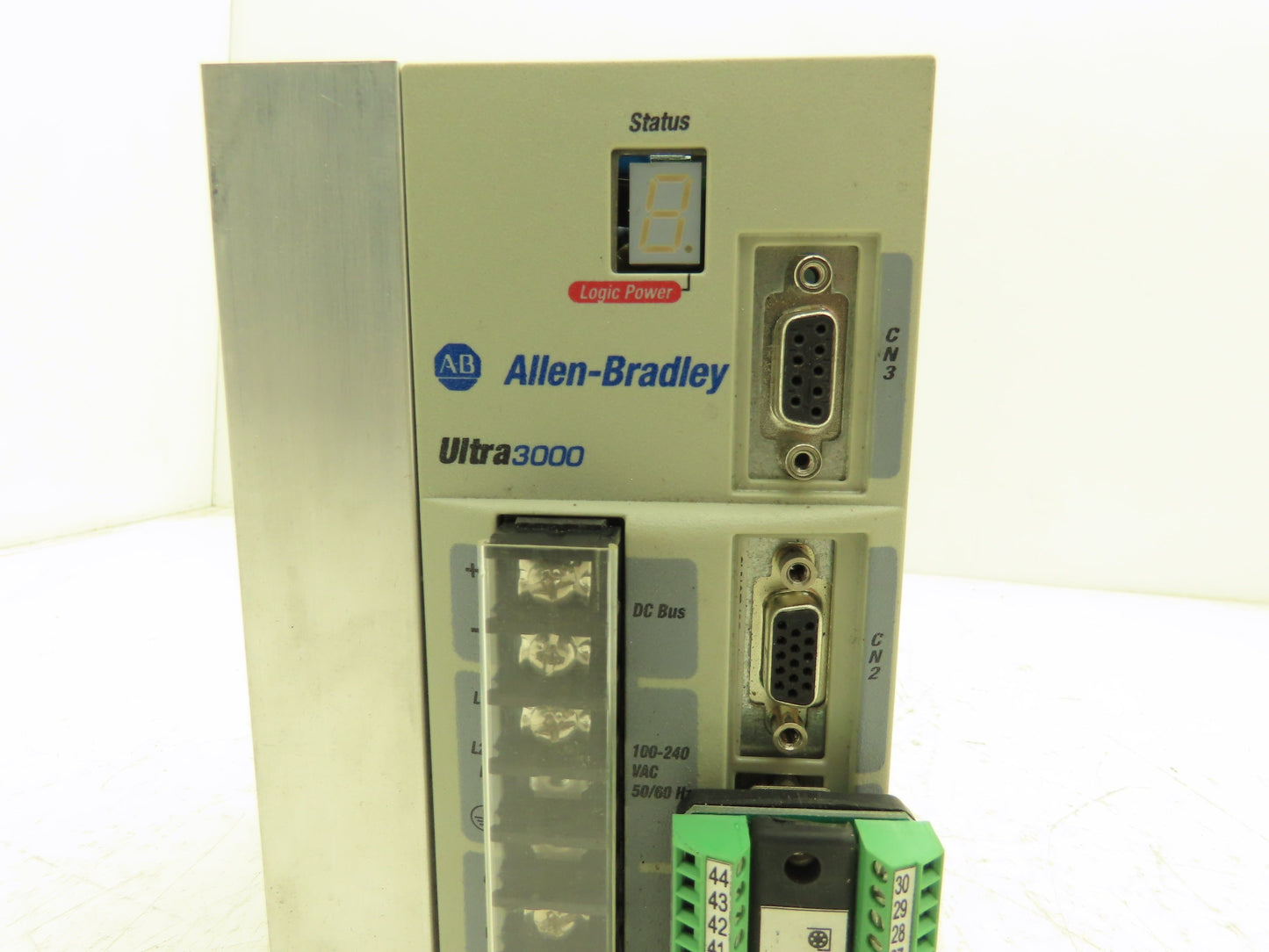 Allen Bradley 2098-DSD-020 Ultra 3000 Servo Drive 120/240V 1PH V1.41 Ser B
