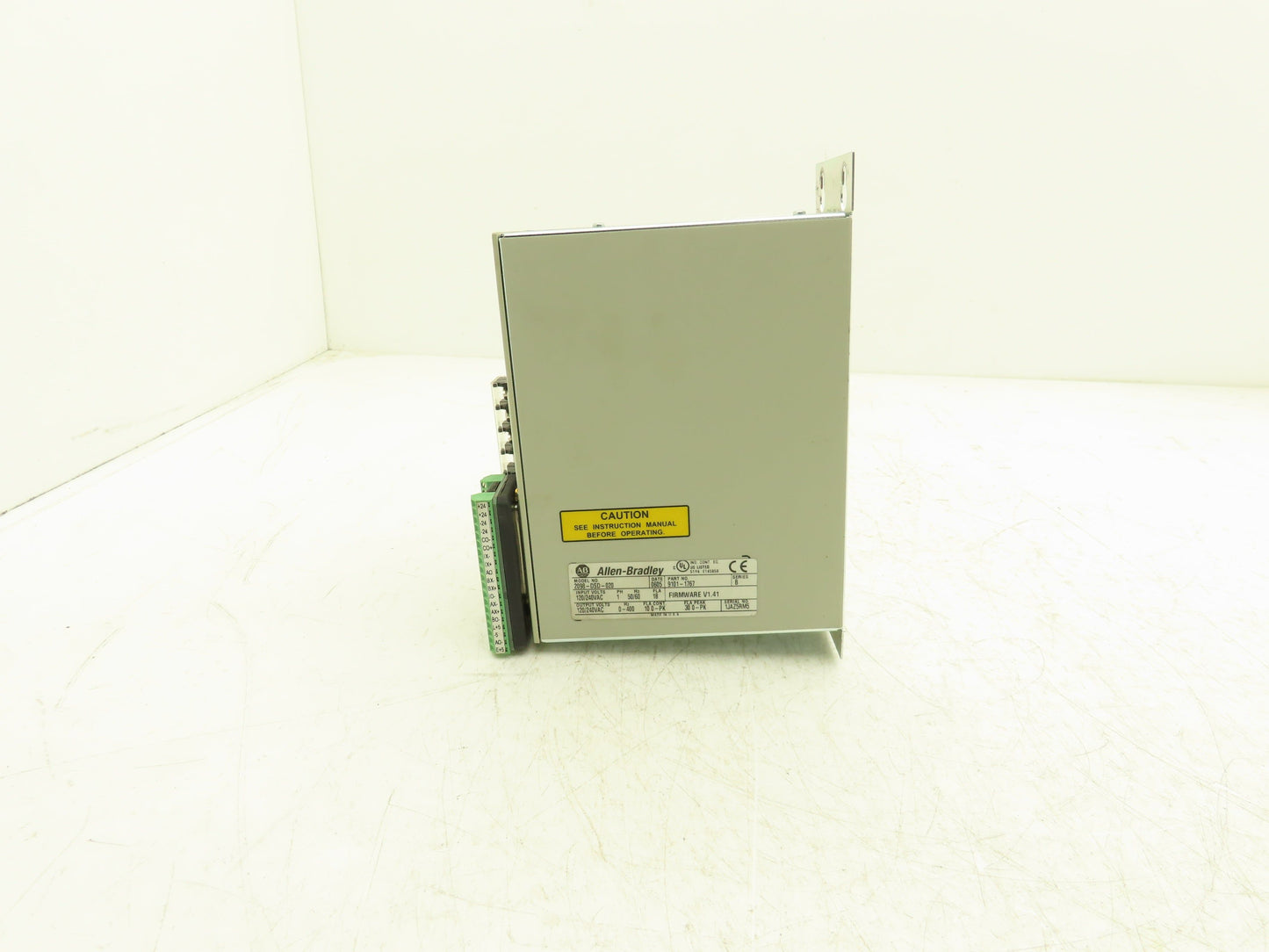 Allen Bradley 2098-DSD-020 Ultra 3000 Servo Drive 120/240V 1PH V1.41 Ser B