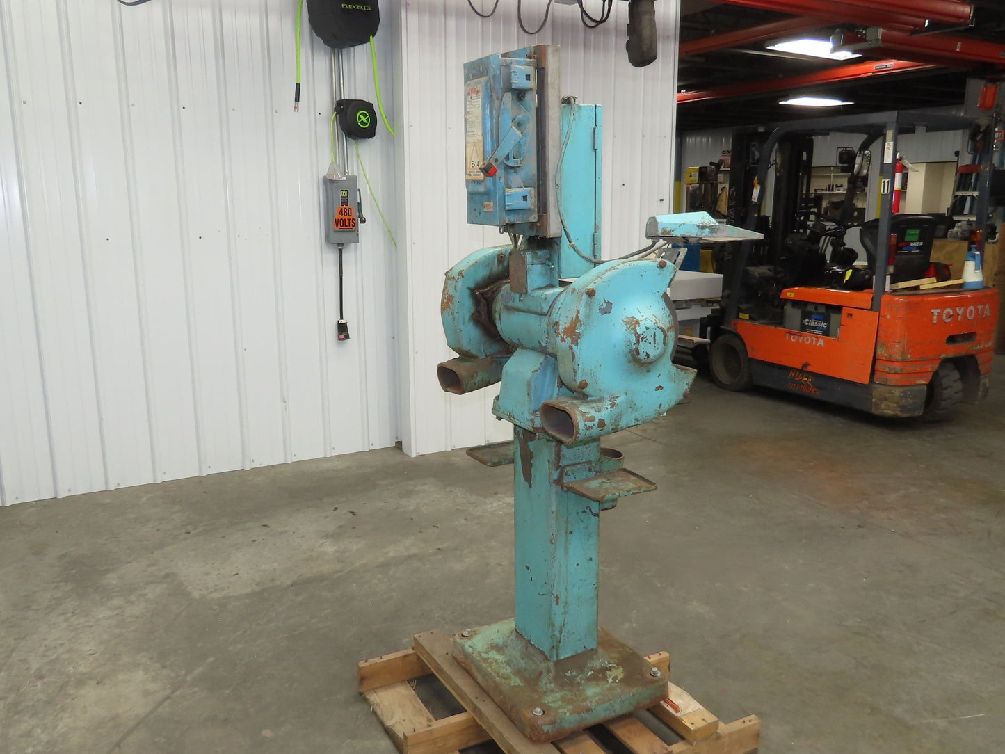 Baldor 1215W Heavy Duty 12" Pedestal Grinder 2Hp 460V 3Ph 1725RPM
