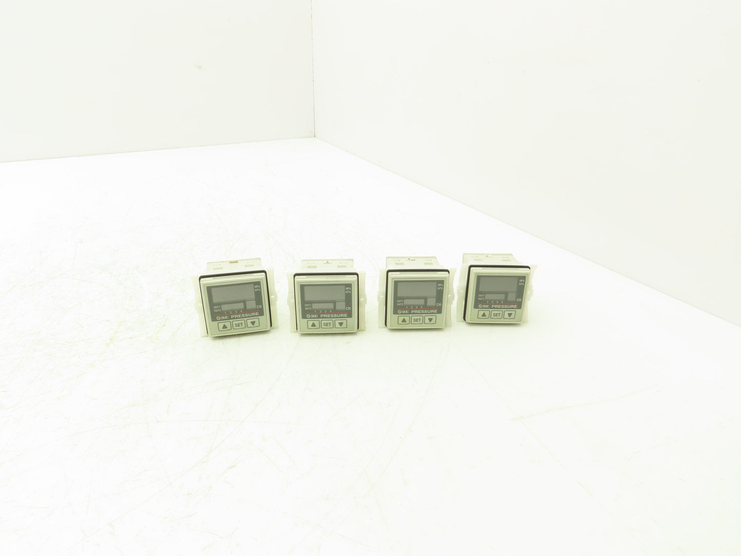 SMC PSE200 Multi Channel Controller Pressure Sensor Lot Of 4