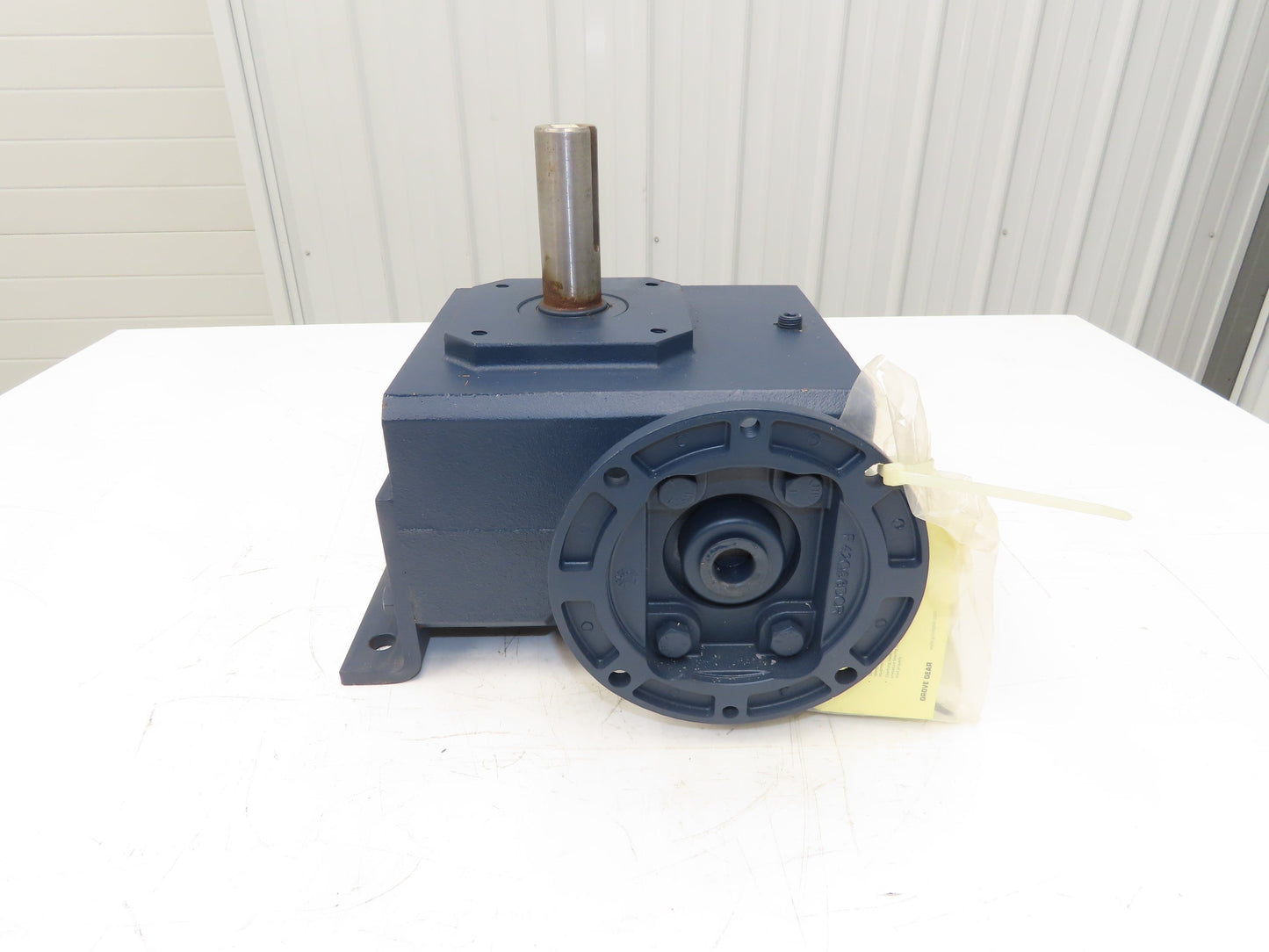 Grove Gear Ironman GR-VHMQ-830-60-LU-140 Gearbox 60:1 Reducer 1.6Hp 29rpm 140TC