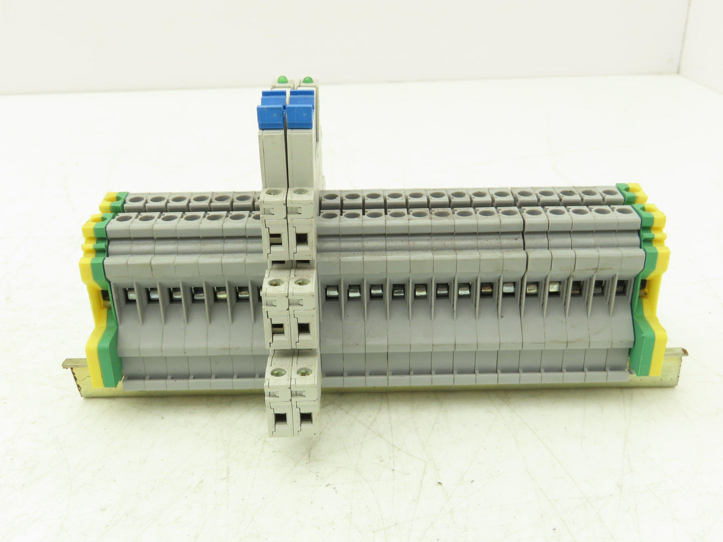 Connectwell Hongfa 41F-1Z-C2-5 Terminal Block Relay base D Rail Mixed Lot of 78