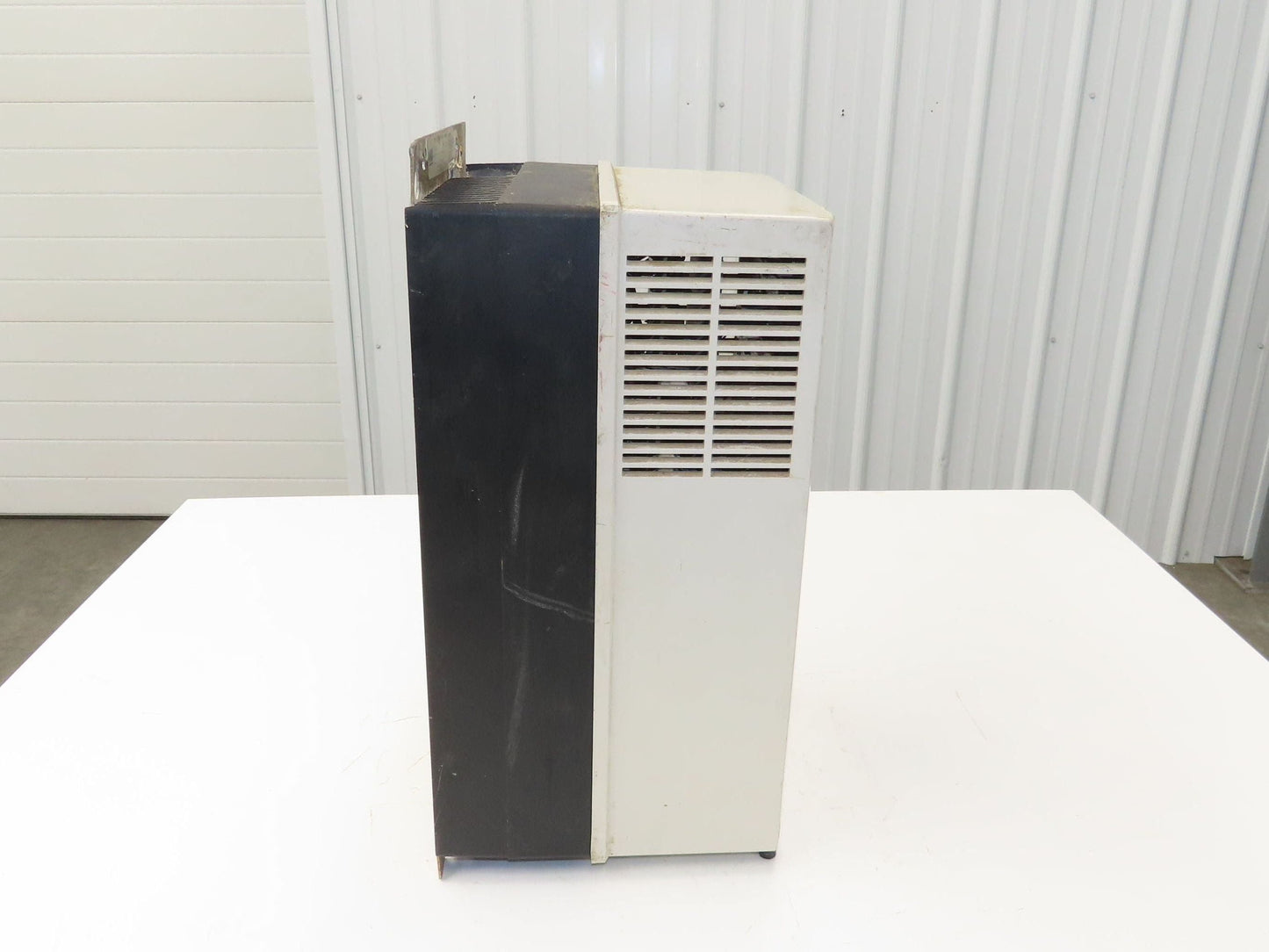 ABB ACS501-015-4-00P2 Adjustable Frequency Drive VFD 440-500V 3Ph 20Hp