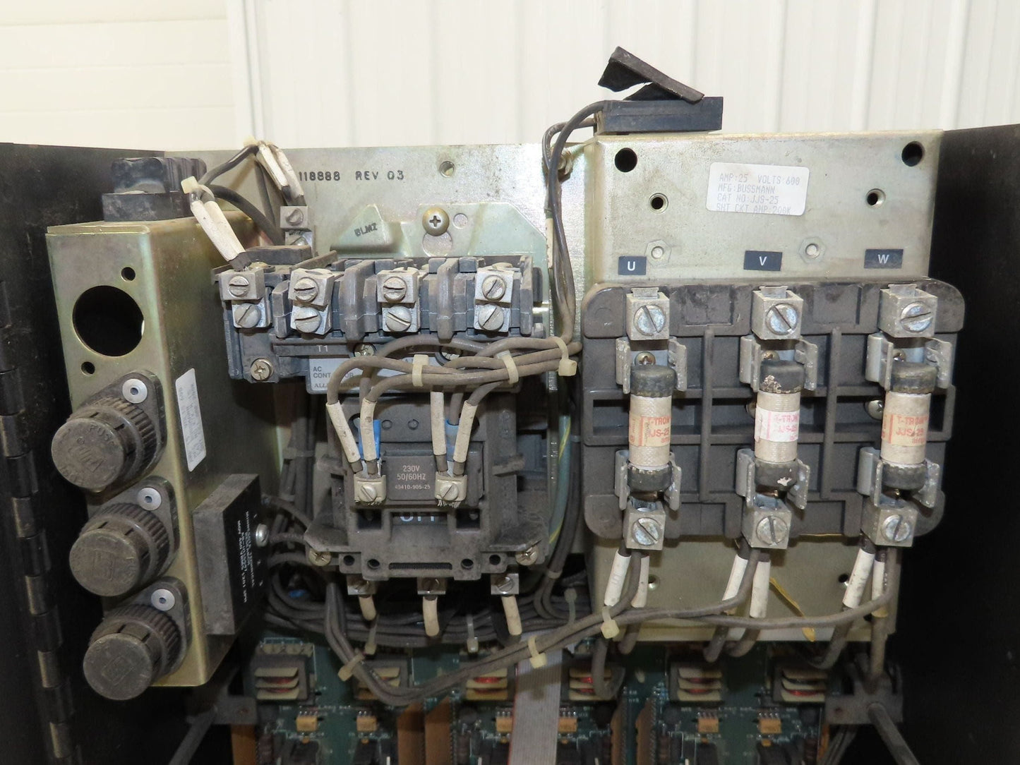 Allen Bradley 1392-B040-RF-MC-B-D1-F2-F4 AC Drive 480Vac In 440V 19A 0-200Hz Out