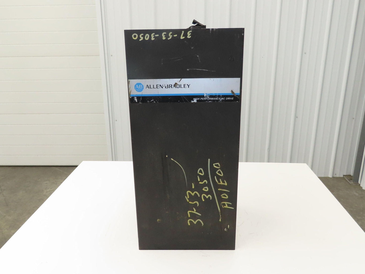 Allen Bradley 1392-B040-RF-MC-B-D1-F2-F4 AC Drive 480Vac In 440V 19A 0-200Hz Out