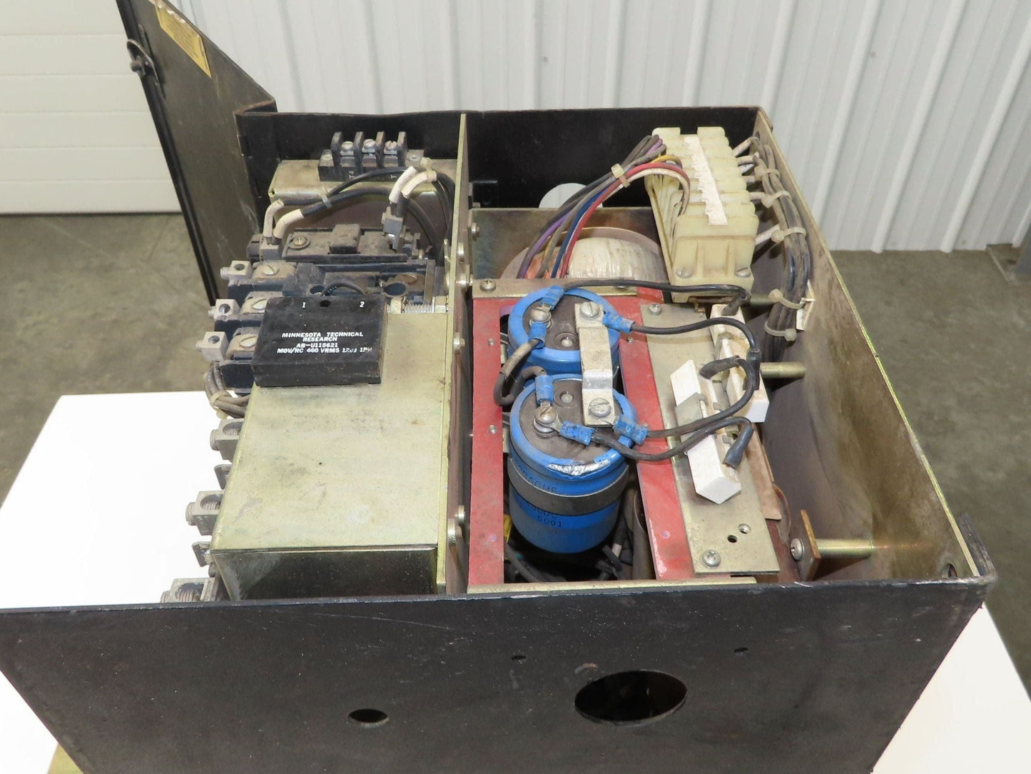 Allen Bradley 1392-B040-RF-MC-B-D1-F1-F4 AC Drive 480Vac In 440v 19A 0-200Hz Out