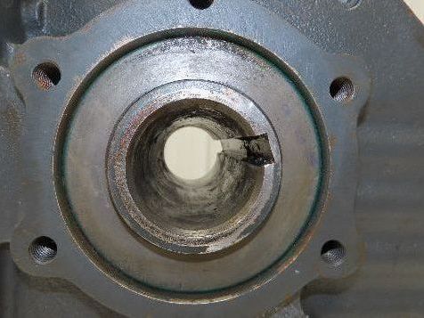 Hub City HB2073ES Helical Gearbox 18.65 Reducer 15Hp 94rpm 213TC Hollow Shaft