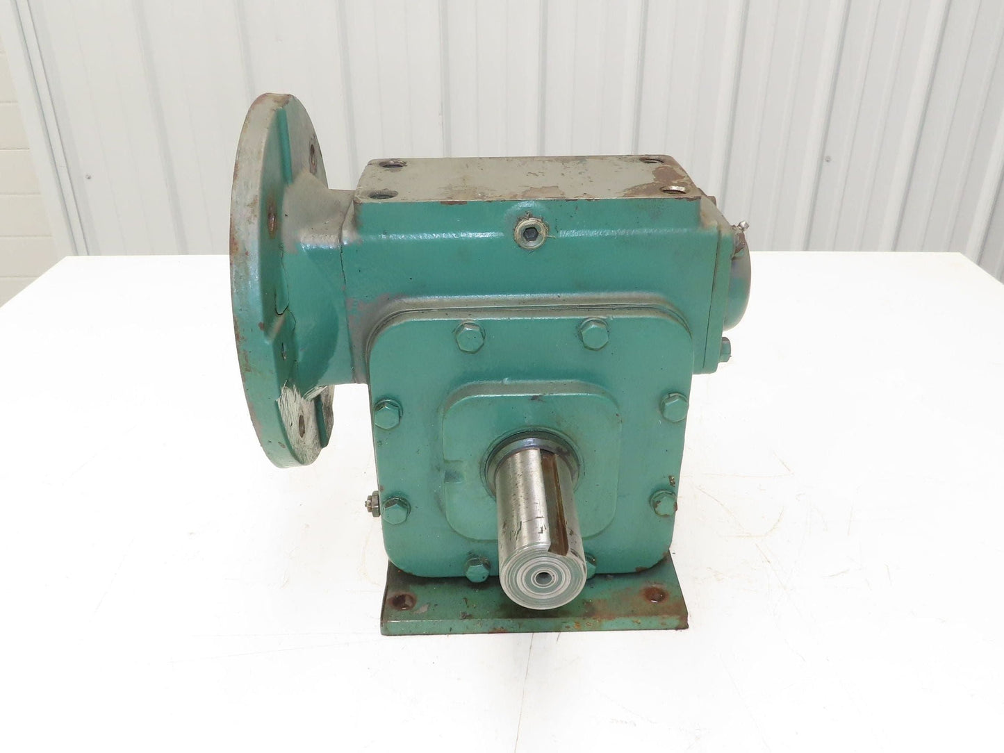 Winsmith D-90 SE Gearbox 15:1 Reducer 5.5Hp 116rpm 180TC Dual Shaft 935MWNS23006