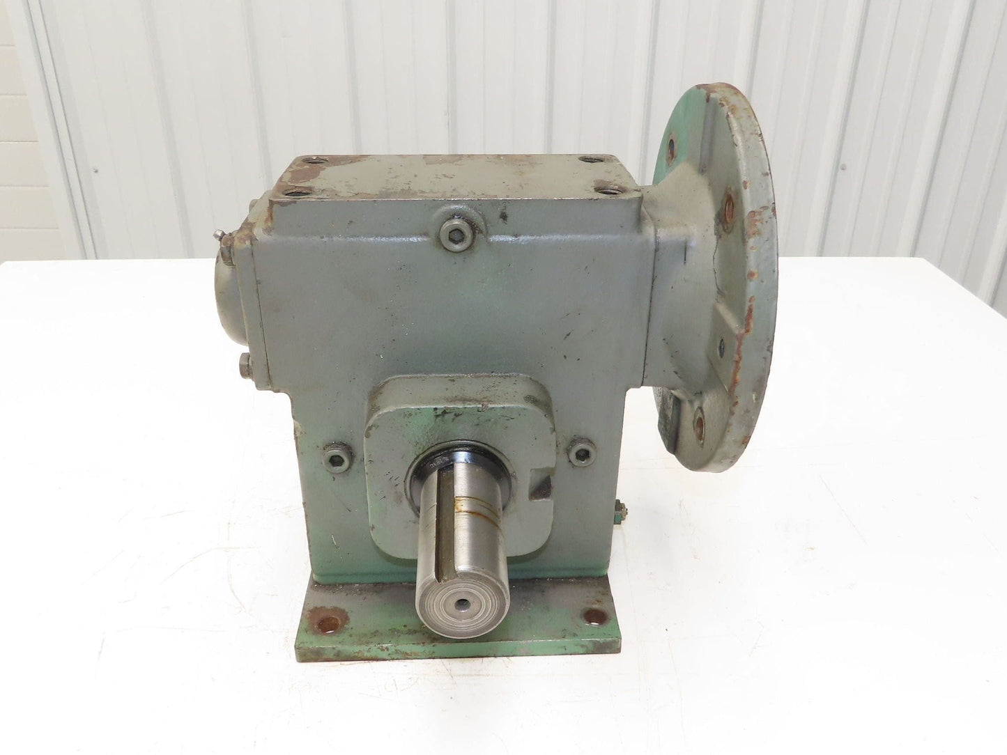 Winsmith D-90 SE Gearbox 15:1 Reducer 5.5Hp 116rpm 180TC Dual Shaft 935MWNS23006