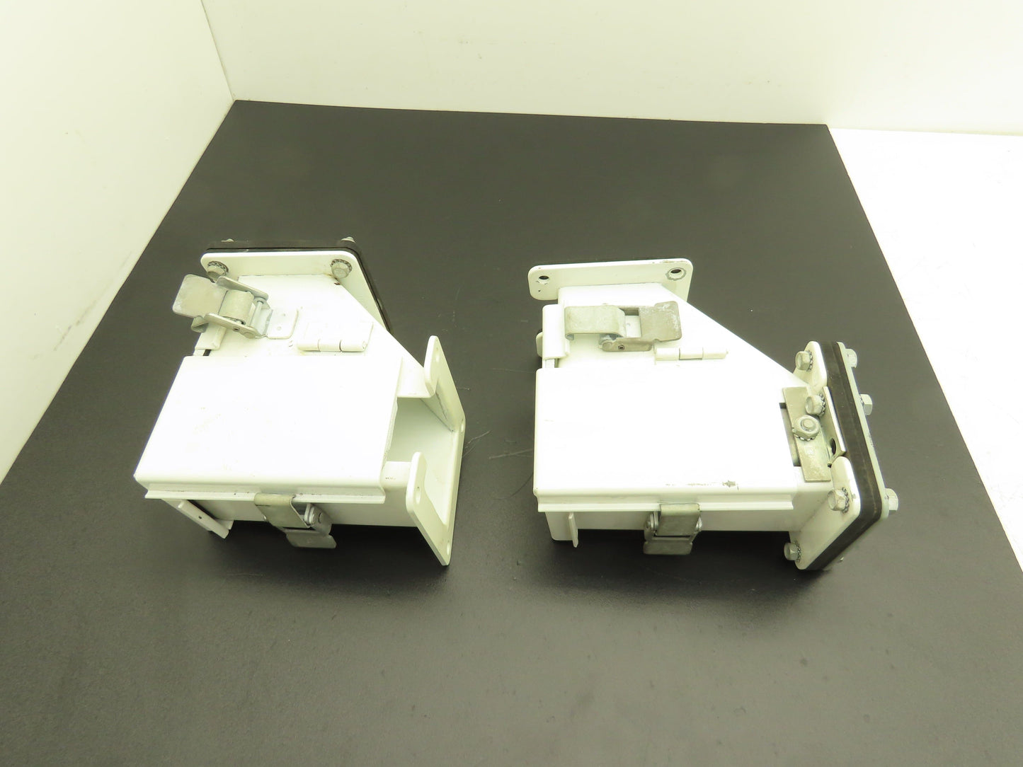 Hoffman F22LE9A Lay In Wireway 2.5" By 2.5" 90° Elbow Cable Management Lot of 2
