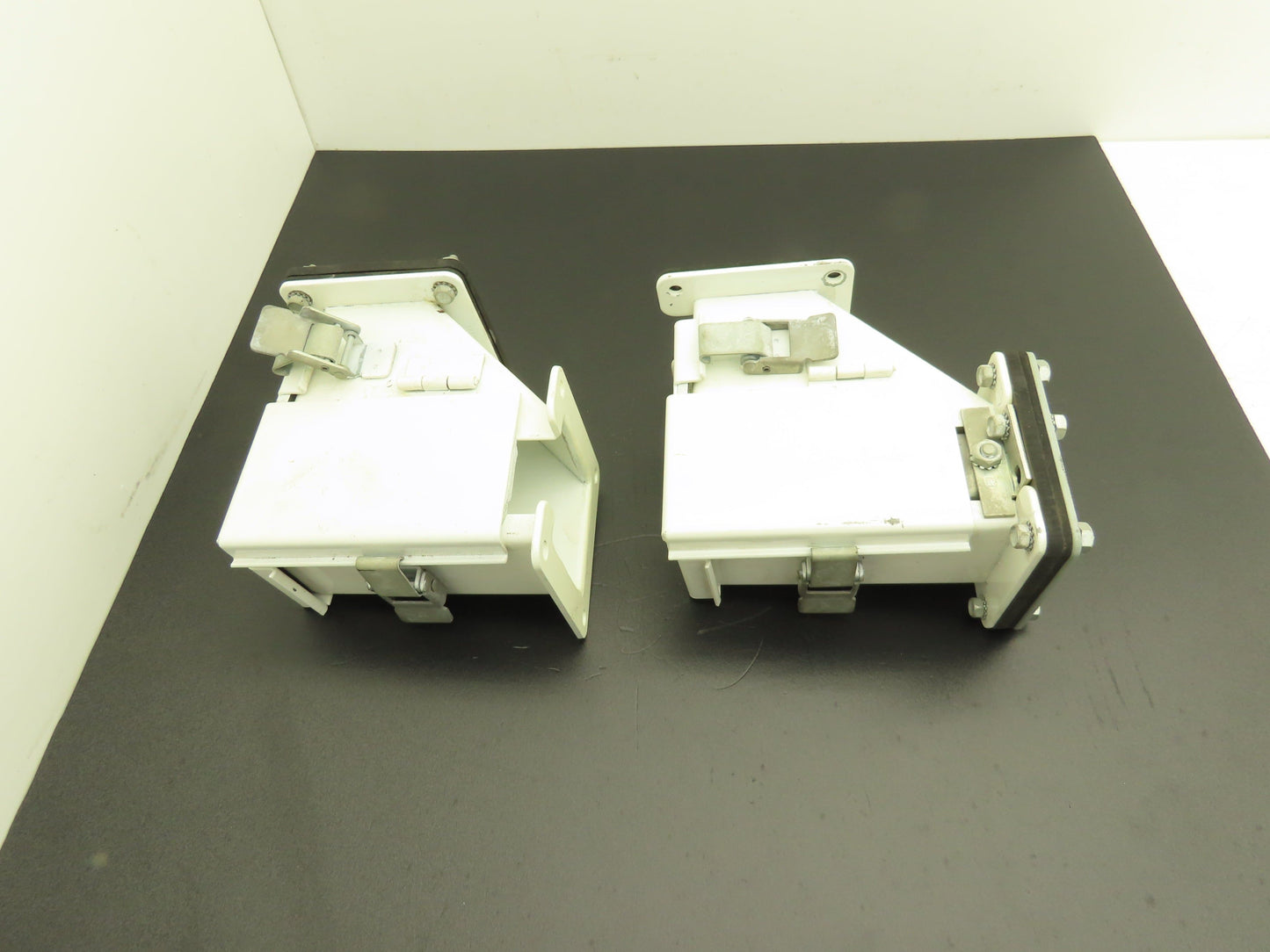 Hoffman F22LE9A Lay In Wireway 2.5" By 2.5" 90° Elbow Cable Management Lot of 2