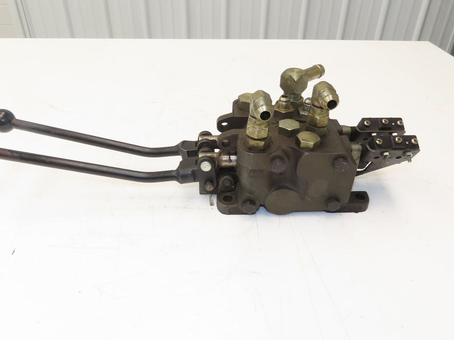 Clark PowrWorker Forklift Walkie Stacker Hydraulic Control Valve Assembly