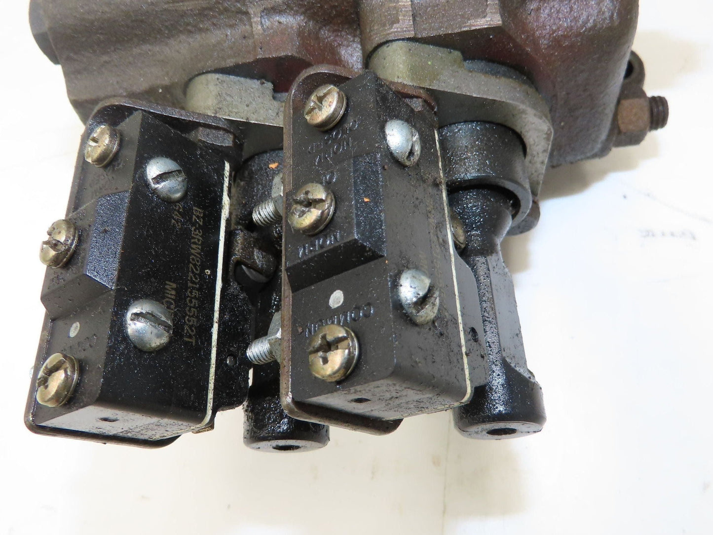 Clark PowrWorker Forklift Walkie Stacker Hydraulic Control Valve Assembly