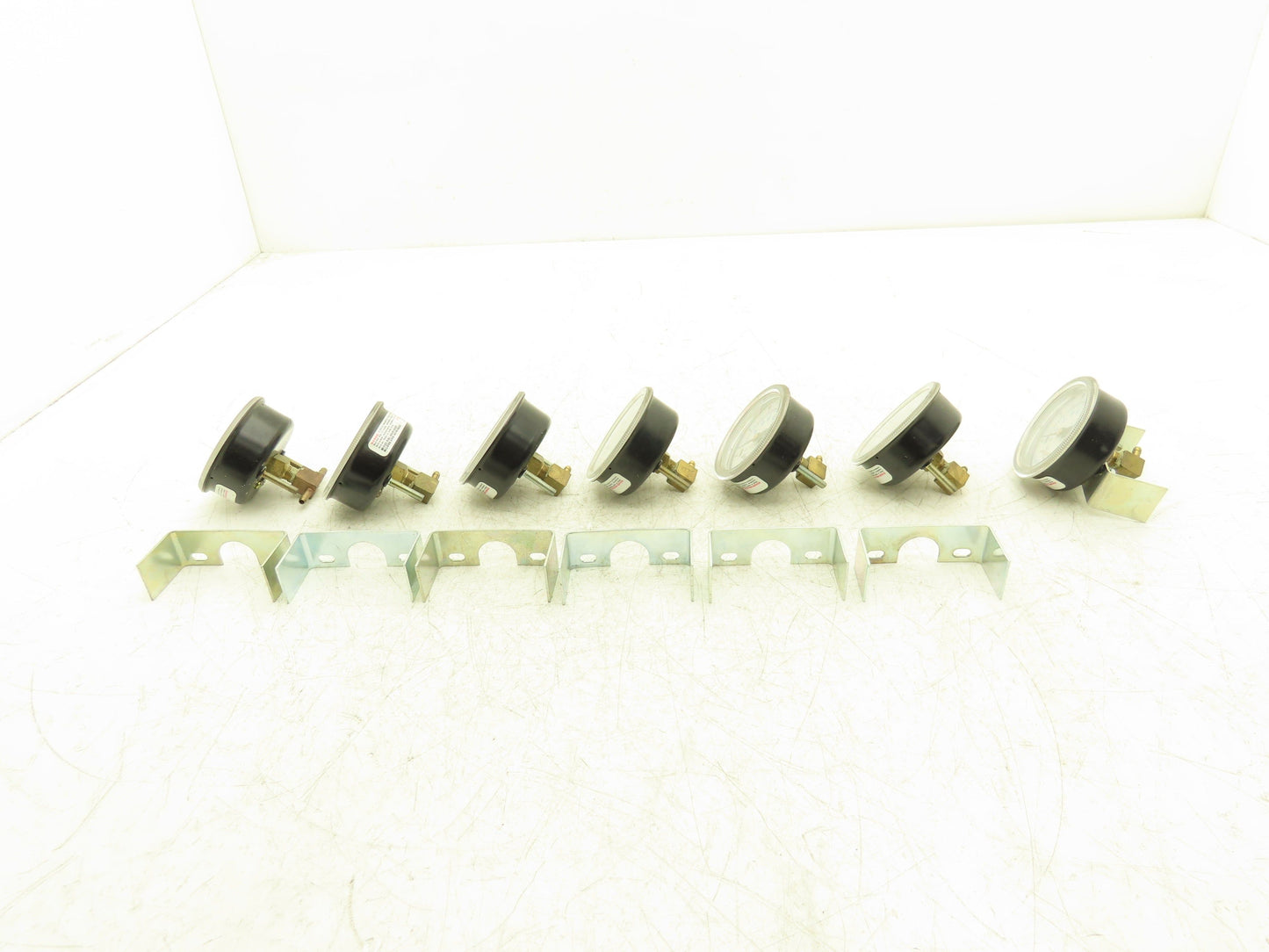 Johnson Controls G-2010-300 Analog Dial Indicator Gauge 0-30 psi Lot of 7
