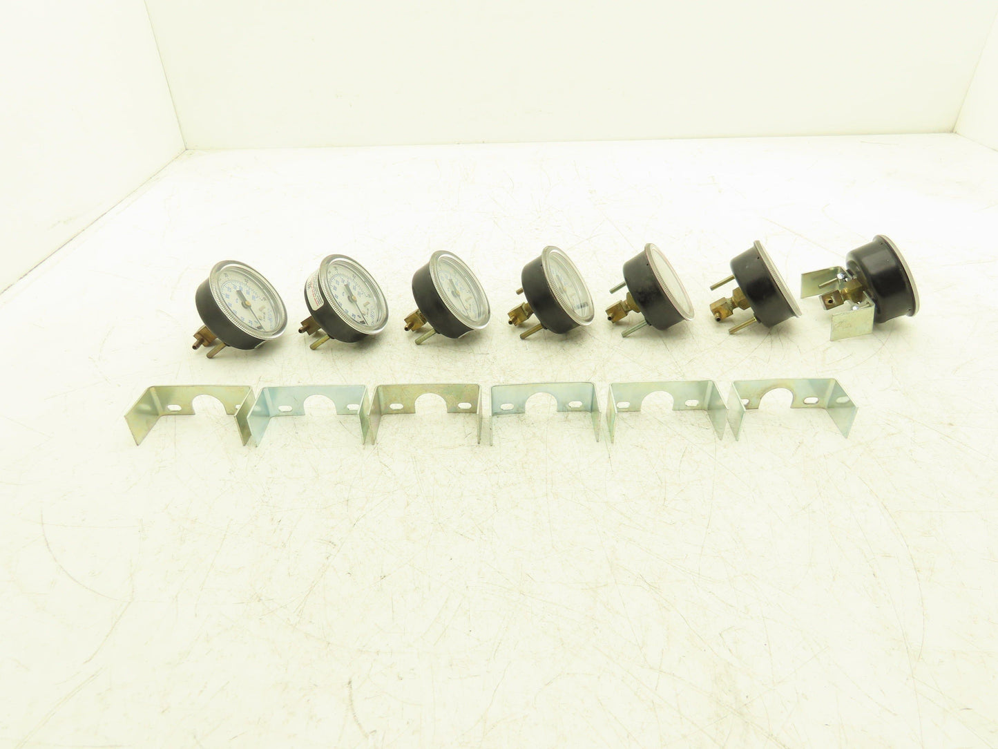 Johnson Controls G-2010-300 Analog Dial Indicator Gauge 0-30 psi Lot of 7