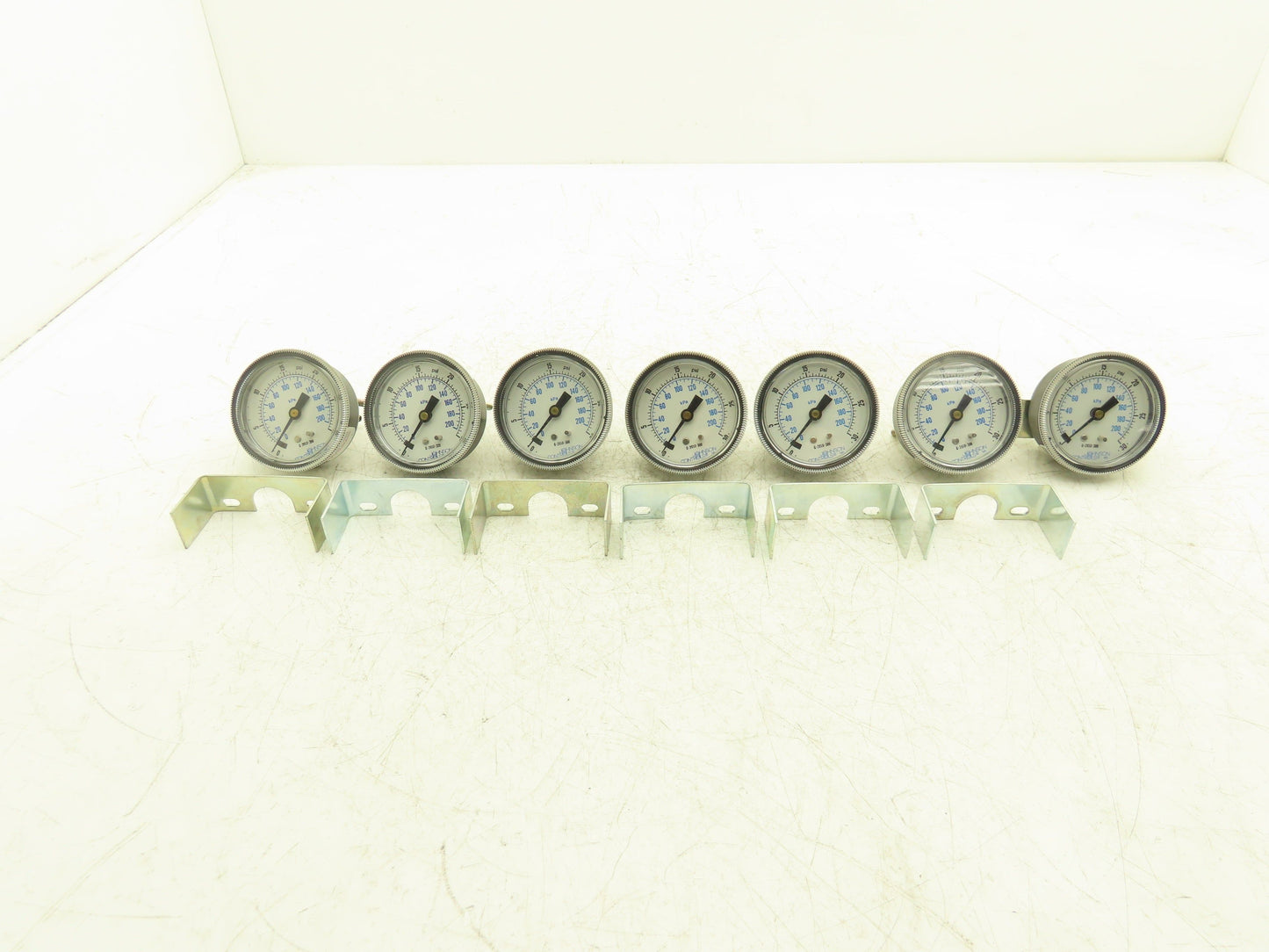 Johnson Controls G-2010-300 Analog Dial Indicator Gauge 0-30 psi Lot of 7