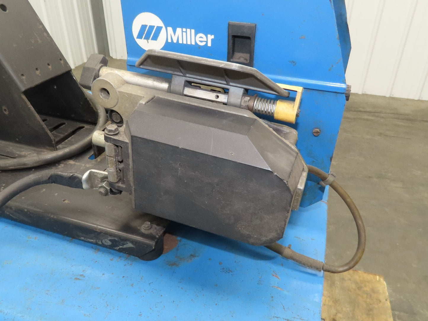 Miller CP-302 Mig Welder 300 amp 60 Series 24V Feeder 200/230/460v 3PH