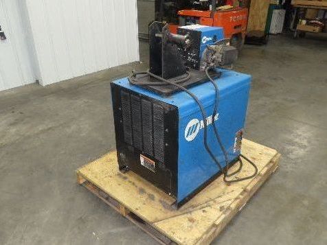 Miller CP-302 Mig Welder 300 amp 60 Series 24V Feeder 200/230/460v 3PH