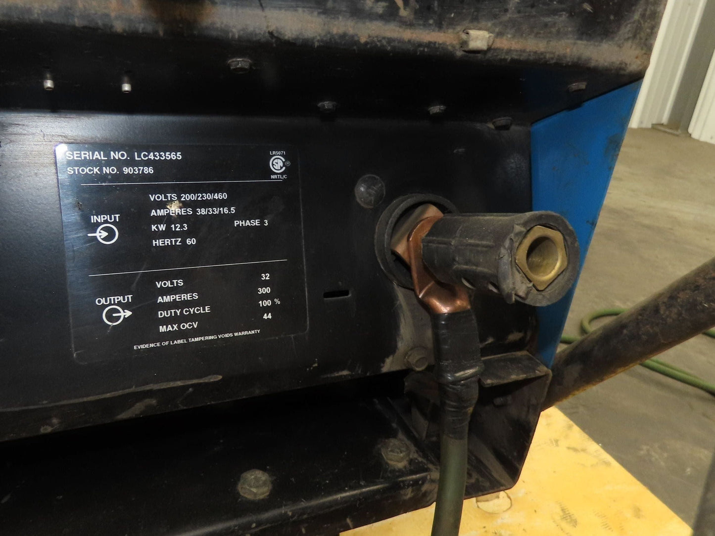 Miller CP-302 Mig Welder 300 amp 195112 24V Feeder 200/230/460v 3PH With Cart