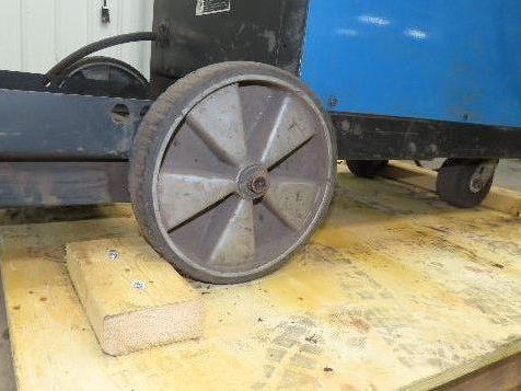 Miller CP-302 Mig Welder 300 amp 195112 24V Feeder 200/230/460v 3PH With Cart