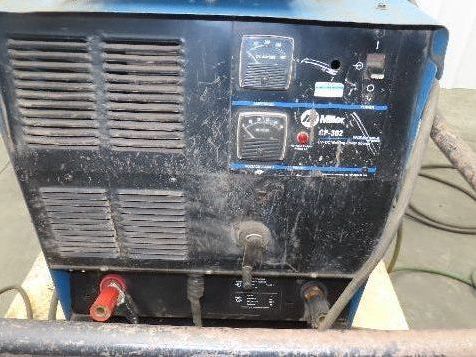 Miller CP-302 Mig Welder 300 amp 195112 24V Feeder 200/230/460v 3PH With Cart
