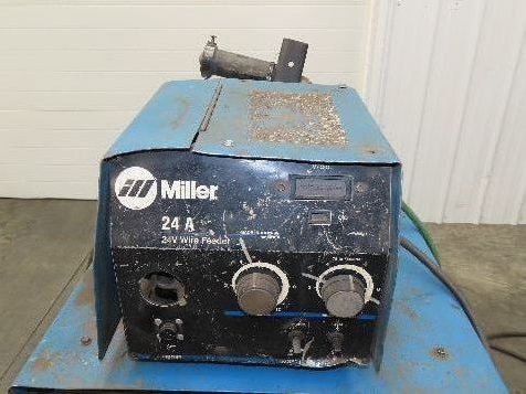 Miller CP-302 Mig Welder 300 amp 195112 24V Feeder 200/230/460v 3PH With Cart