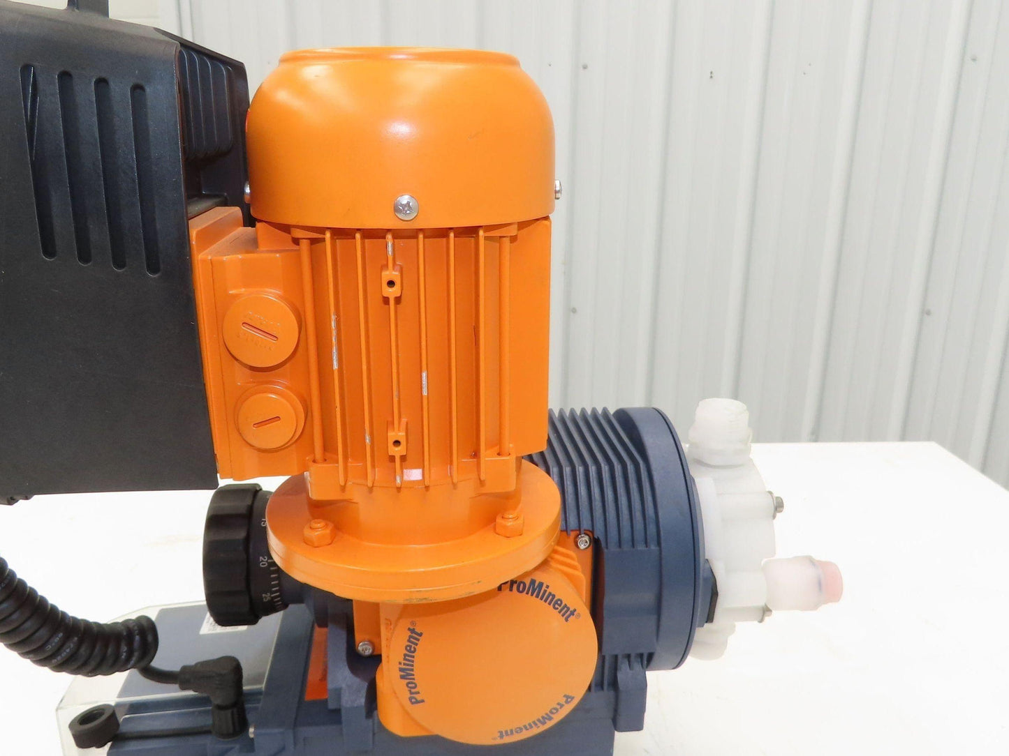 ProMinent Fluid Controls S1CB Metering Pump 110-240v 14Gph Dosing Rate 145psi