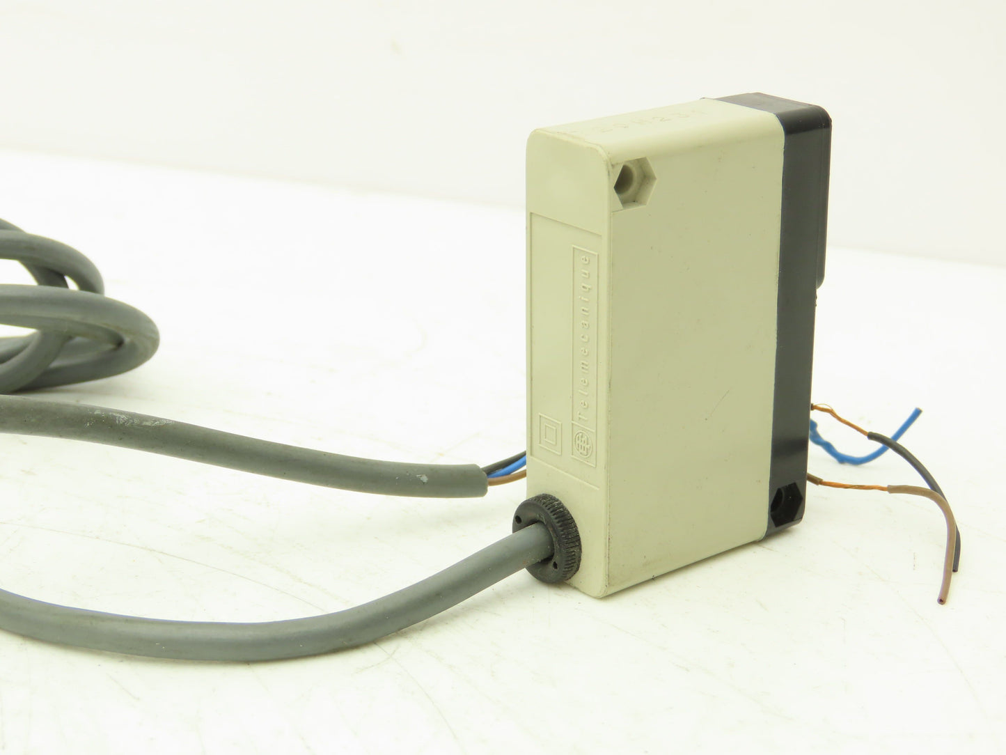 Telemecanique XUH-H02313 Photoelectric Sensor 12/24VDC
