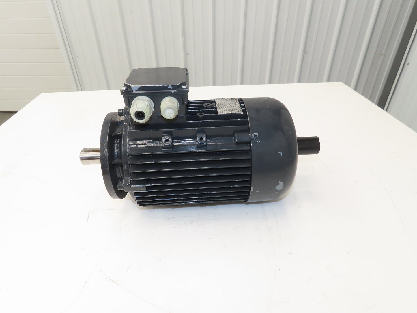 Unitec SKg 100L-8B AC Double Shaft Motor 1.74Hp 860rpm 460Y 3ph 100L TEFC