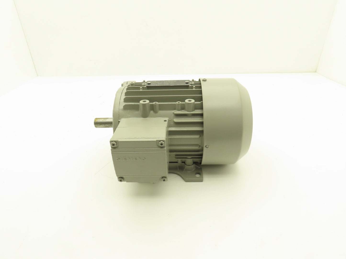Siemens UD 0810/1169222-001-1 AC Motor .84Hp 1110rpm 440-480Y 3ph 80M TEFC