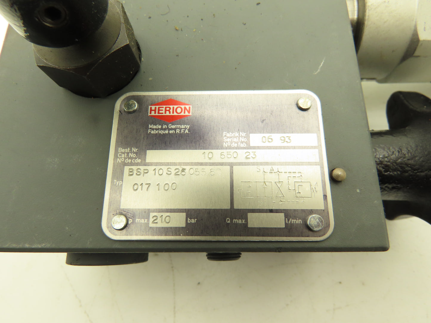 Herion BSP Hydraulic Directional Valve Block Cartridge Relief TUEV.SV.90-527