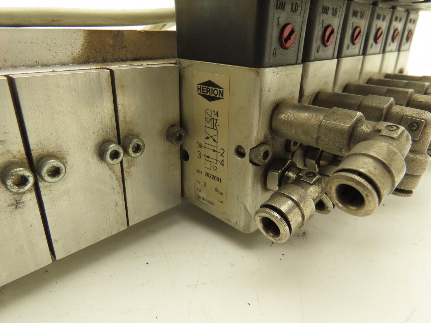 Vektor AG VP8100196 12-Station Manifold 24V Herion Pneumatic Solenoid Valves