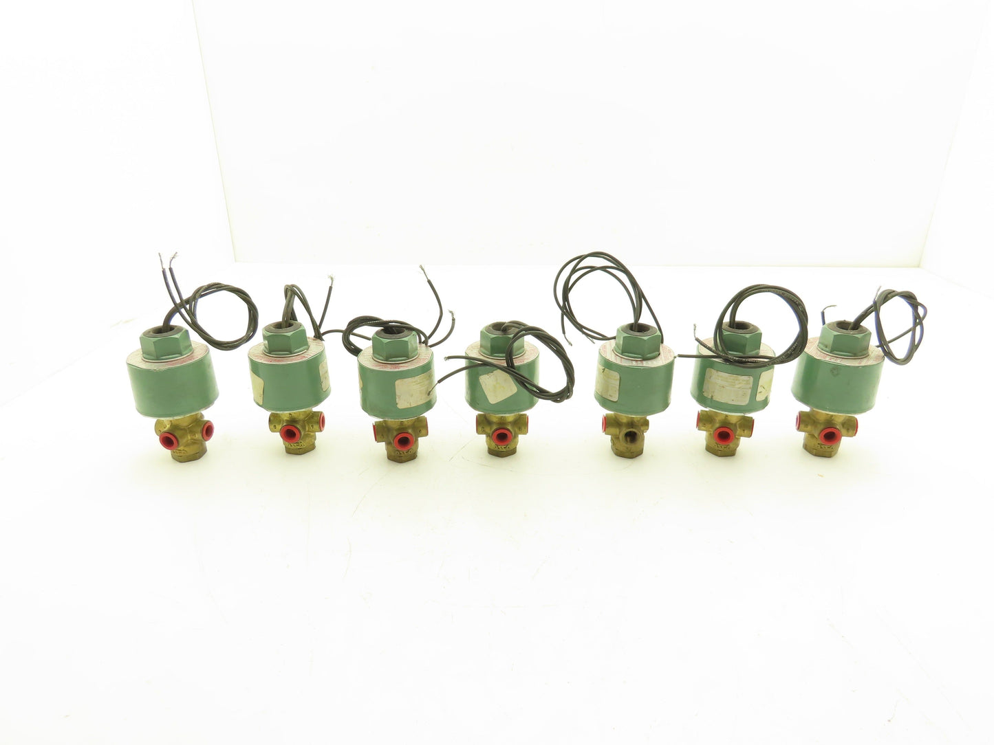 Asco Redhat 8320A86 Solenoid Valve 3 Way 40psi 1/4 NPT 120VAC Lot of 7