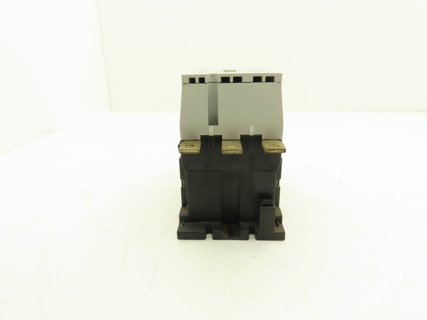General Electric CK75CE300WH-T Contactor 250amp 135Hp @ 660/690V 74vdc Coil