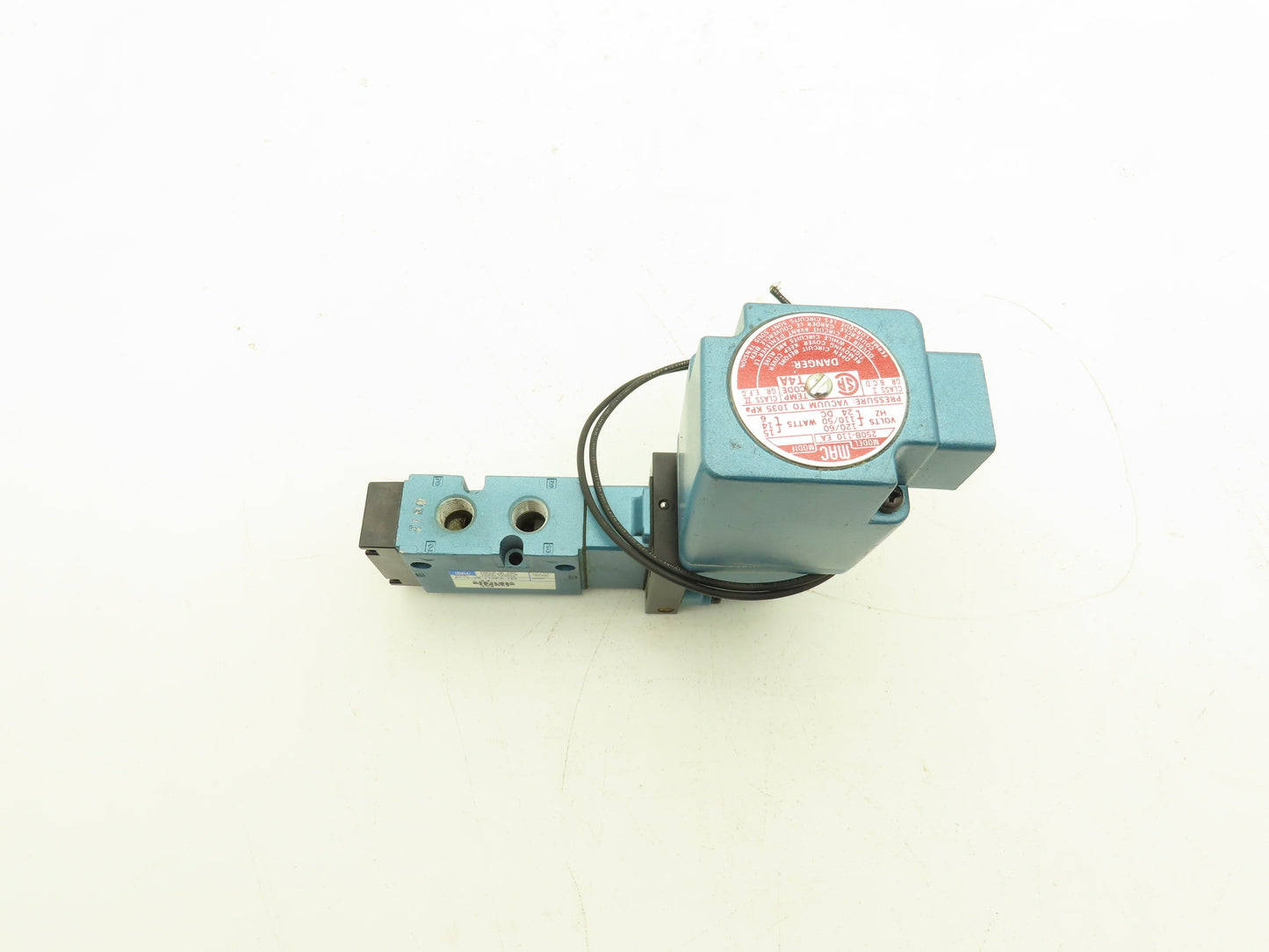 MAC 811C-2E-110EA-152 Pneumatic Air Solenoid Valve 120V 150 PSI 1/4" NPT 5 Way