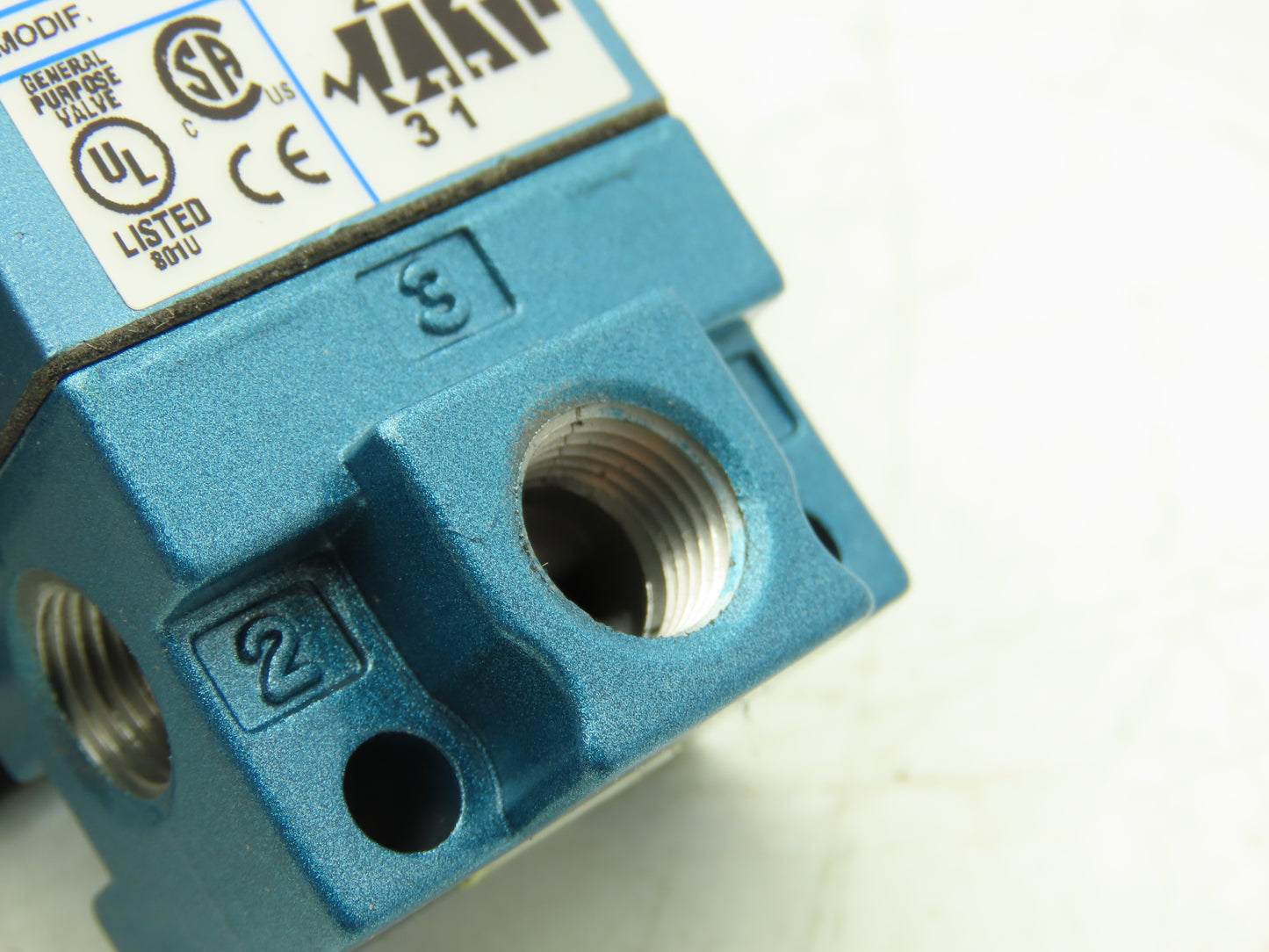 MAC 111B-110CCAA Pneumatic Air Solenoid Valve 120V 150 PSI 5/8" NPT 3 Way