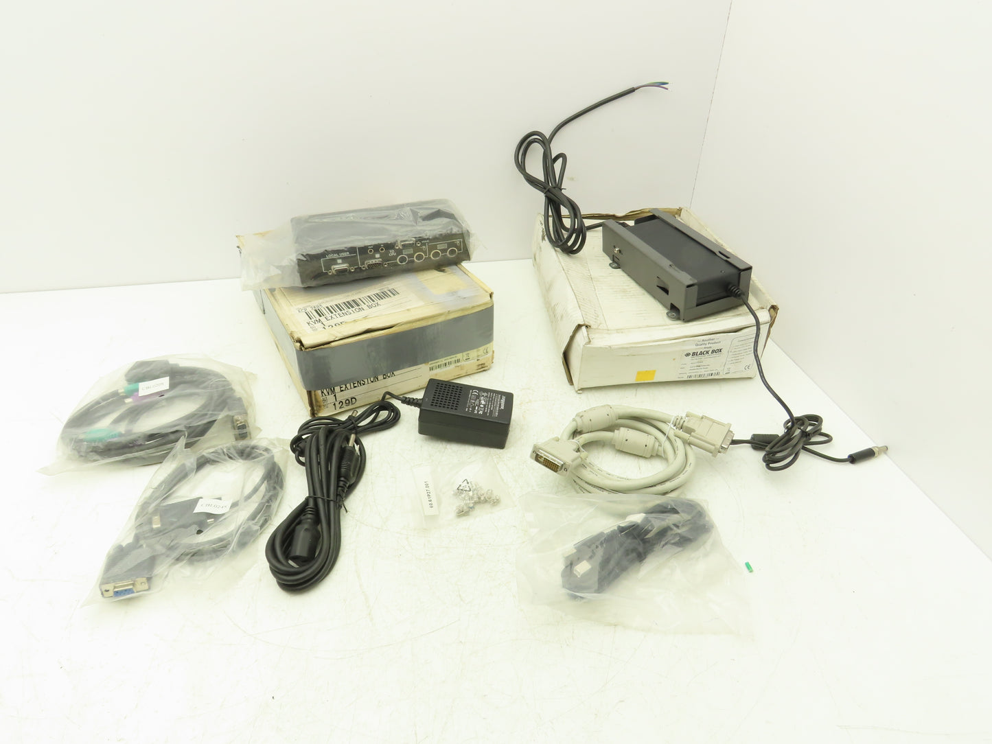 Black Box ACU1028A CAT5 KVM Extender ServSwitch Local Box Only And Cords